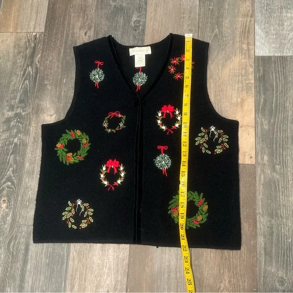 VTG Susan Bristol Christmas Vest M Black Boiled Wool Embroidered Y2K 2000 Wreath - Picture 5 of 9